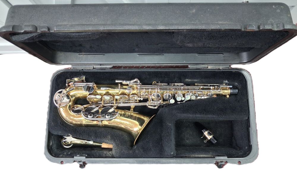 Used Selmer Bundy II Eb Alto Saxophone - With Hardshell Case and Mouthpiece