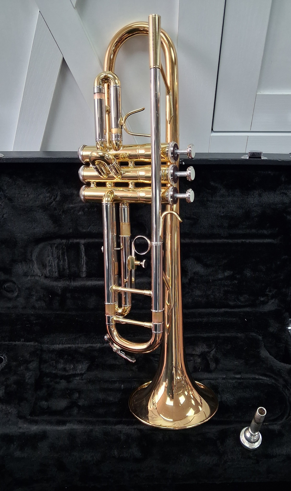 Used Jupiter CEB-660 Bb Student Trumpet - With Hardshell Case and 7C Mouthpiece — Front angle 1