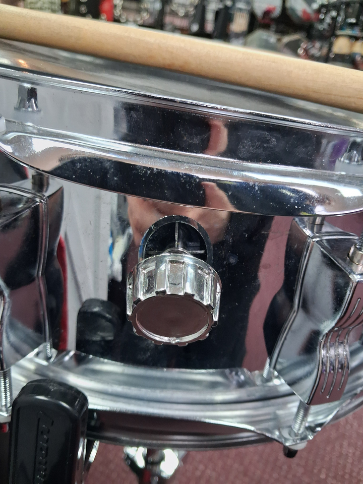 Used Ludwig LM2477RBR Snare Drum Kit - With Rolling Case
