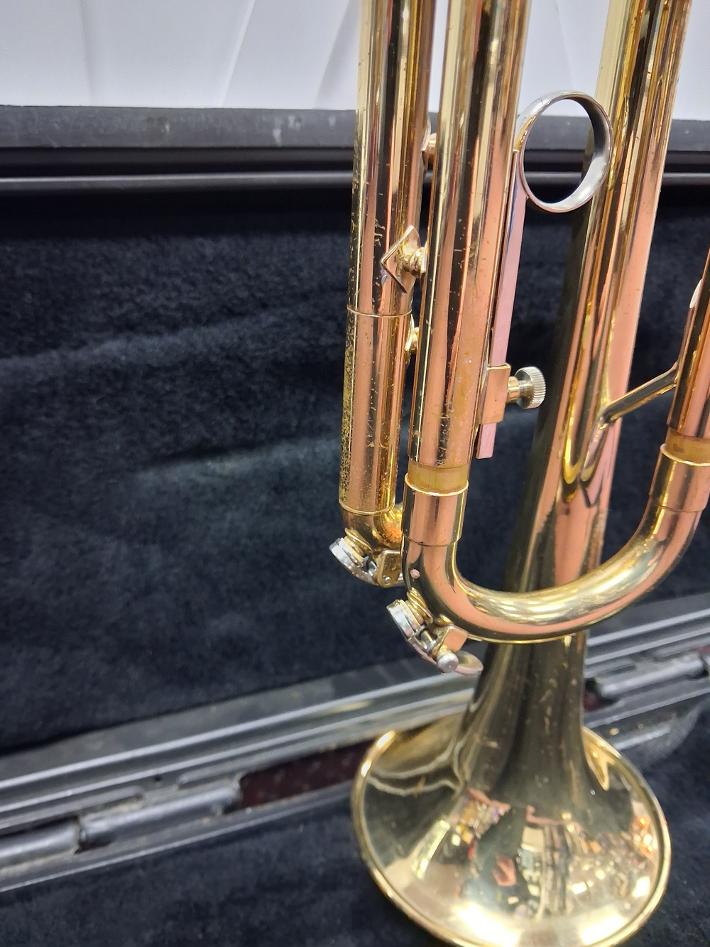 Used Selmer Bach Model 1530 Bb Trumpet - With Hardshell Case and Mouthpiece — Side 2