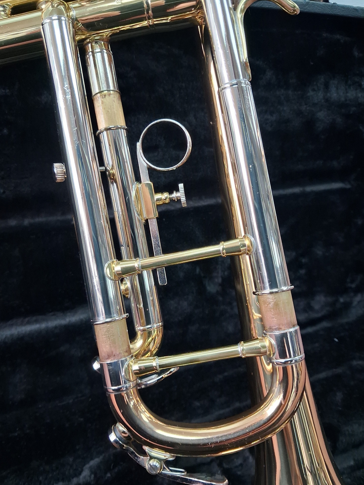 Used Jupiter CEB-660 Bb Student Trumpet - With Hardshell Case and 7C Mouthpiece — Side 3