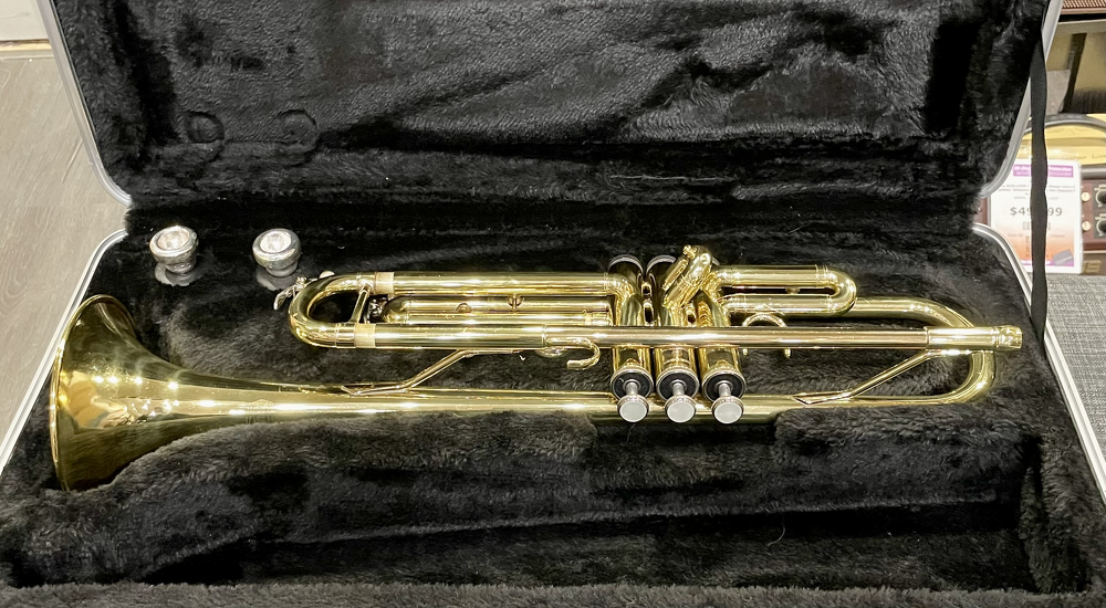 Used Selmer Bundy TR Student Trumpet - With Case and Mouthpiece — Front 1