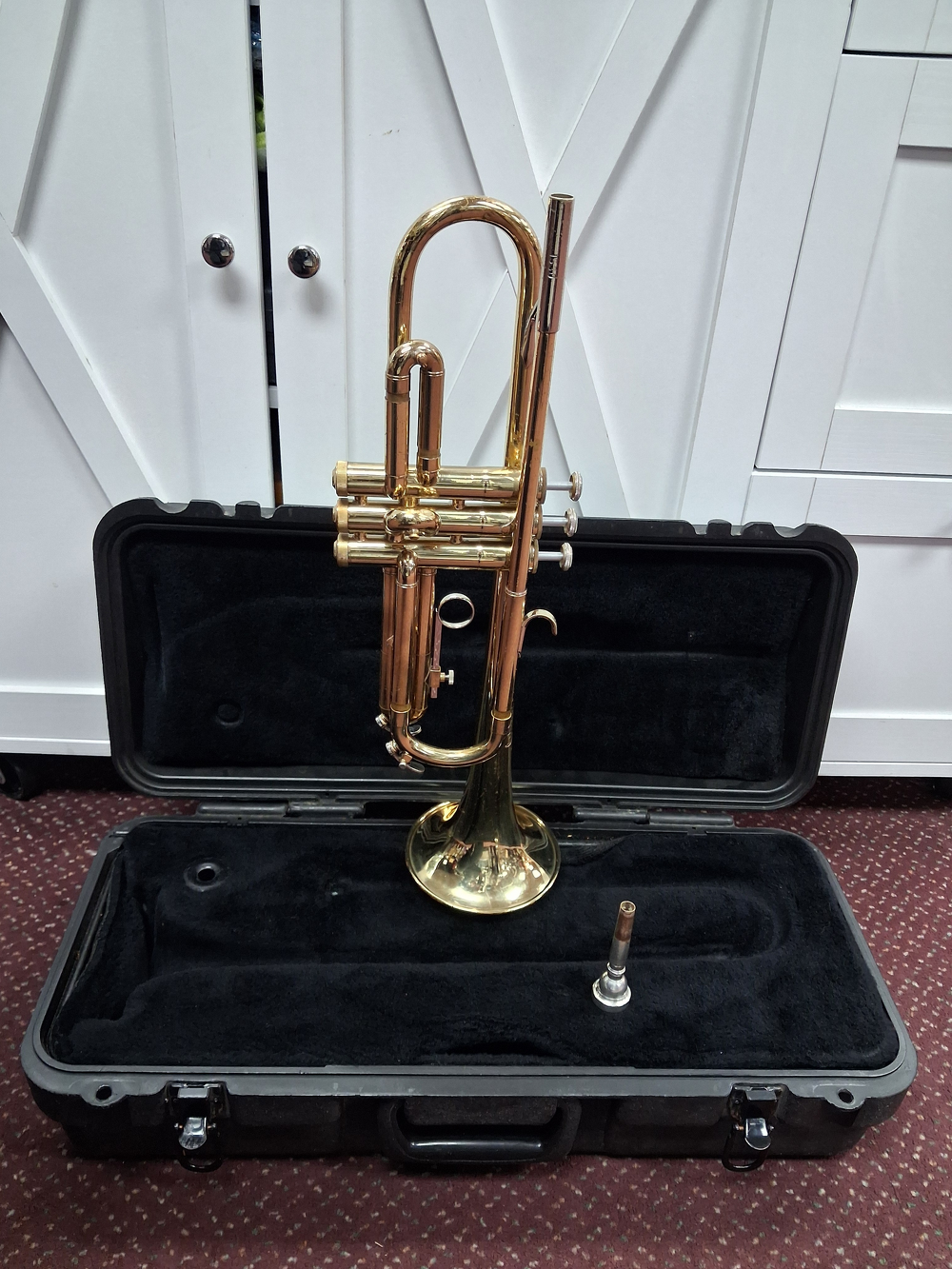 Used Selmer Bach Model 1530 Bb Trumpet - With Hardshell Case and Mouthpiece — Front 2