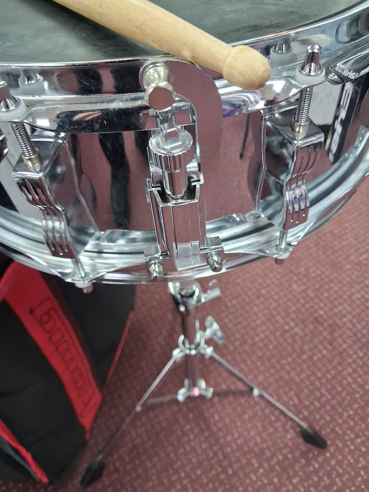 Used Ludwig LM2477RBR Snare Drum Kit - With Rolling Case