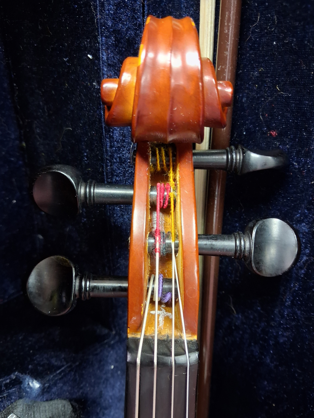 Used Knilling Model 112VA4 14" Viola - With Case and Bow headstock