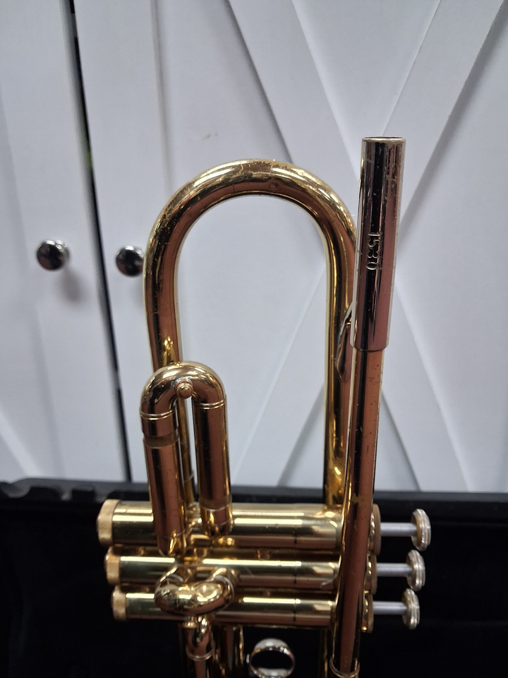 Used Selmer Bach Model 1530 Bb Trumpet - With Hardshell Case and Mouthpiece — Detail 2