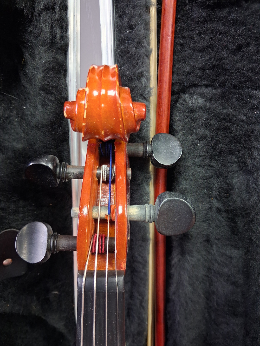 Used Otto Bruckner Model 400124 1/2 Size Student Violin - With Case and Bow headstock