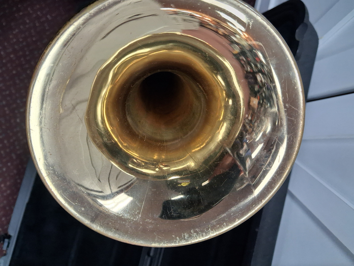 Used Selmer Bach Model 1530 Bb Trumpet - With Hardshell Case and Mouthpiece — Detail 4