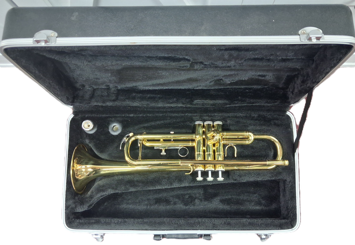 Used Bundy Bundy III Student Bb Trumpet - With Hardshell Case and Mouthpiece — Front 1