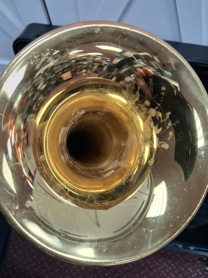 Used King Model 600 Bb Trumpet - With Hardshell Case and Mouthpiece — Detail 1