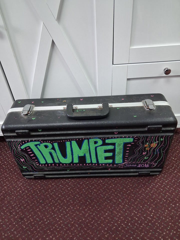 Used King Cleveland (600 Model) Bb Brass Student Trumpet - With Decorated Case and Mouthpiece — Case or bag 2