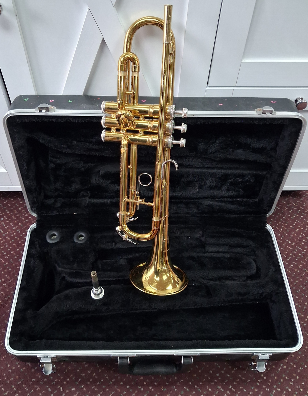 Used King Cleveland (600 Model) Bb Brass Student Trumpet - With Decorated Case and Mouthpiece