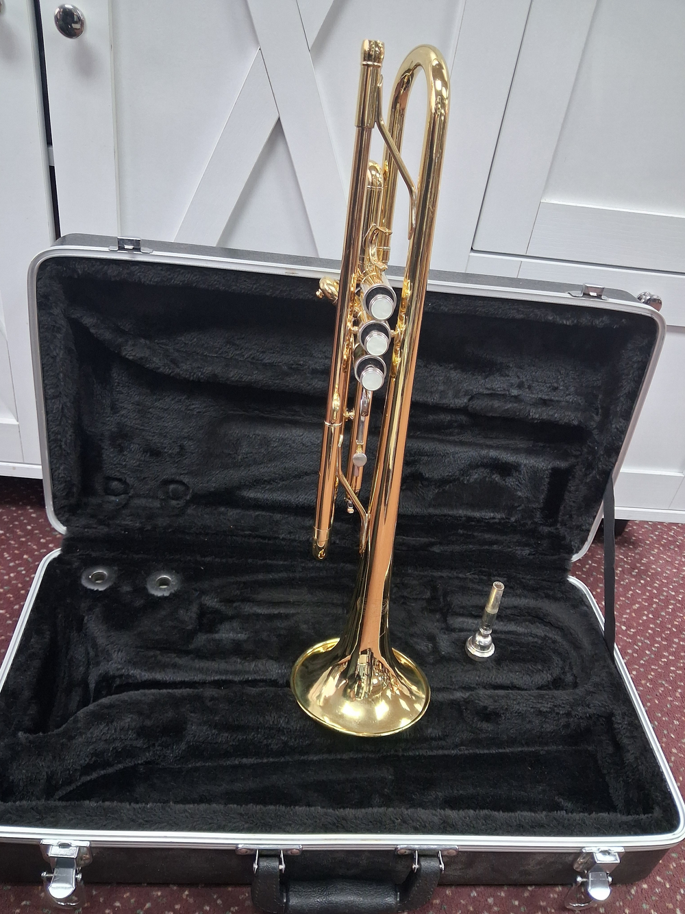 Used Bundy Bundy III Student Bb Trumpet - With Hardshell Case and Mouthpiece — Front 2