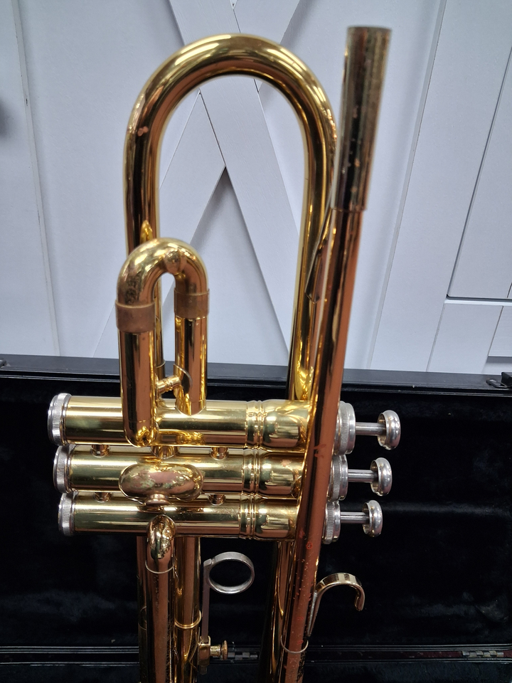 Used King Model 600 Bb Trumpet - With Hardshell Case and Mouthpiece — Side 2
