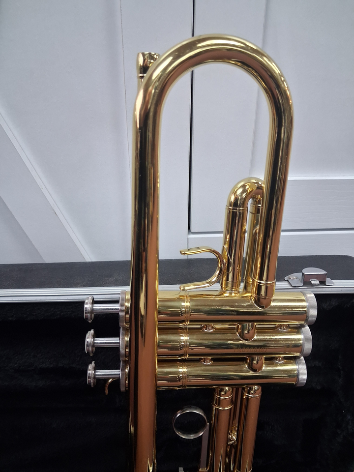 Used Bundy Bundy III Student Bb Trumpet - With Hardshell Case and Mouthpiece — Side 3