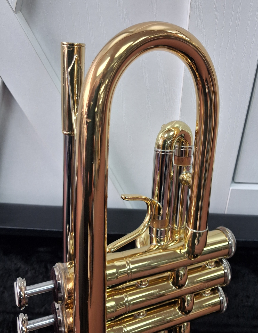 Used Jupiter CEB-660 Bb Student Trumpet - With Hardshell Case and 7C Mouthpiece — Detail 1