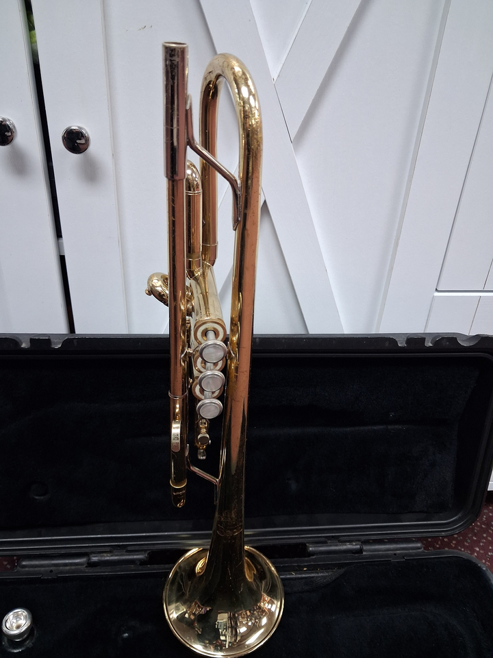 Used Selmer Bach Model 1530 Bb Trumpet - With Hardshell Case and Mouthpiece — Side 4
