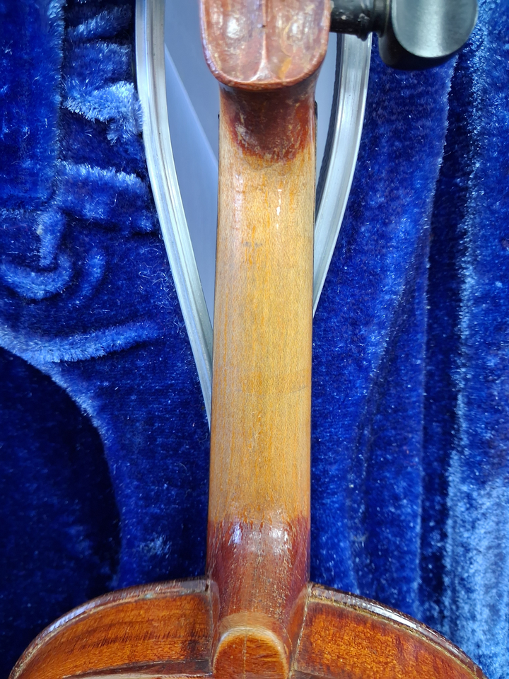 Used German Import 3/4 Student Violin - With Case and Bow — Detail 2