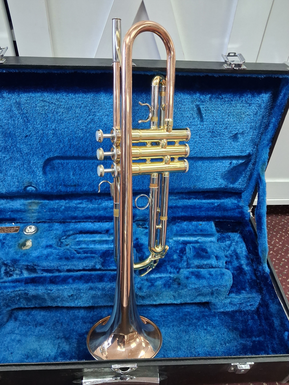 Used Yamaha YTR-634 Professional Brass Trumpet - With Case and Mouthpiece — Side 2