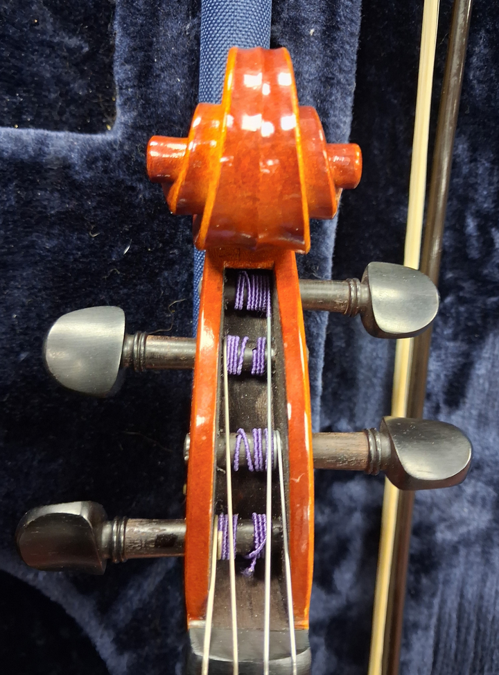 Used Samuel Eastman VA80 16' Viola - With Hardshell Case and Bow headstock
