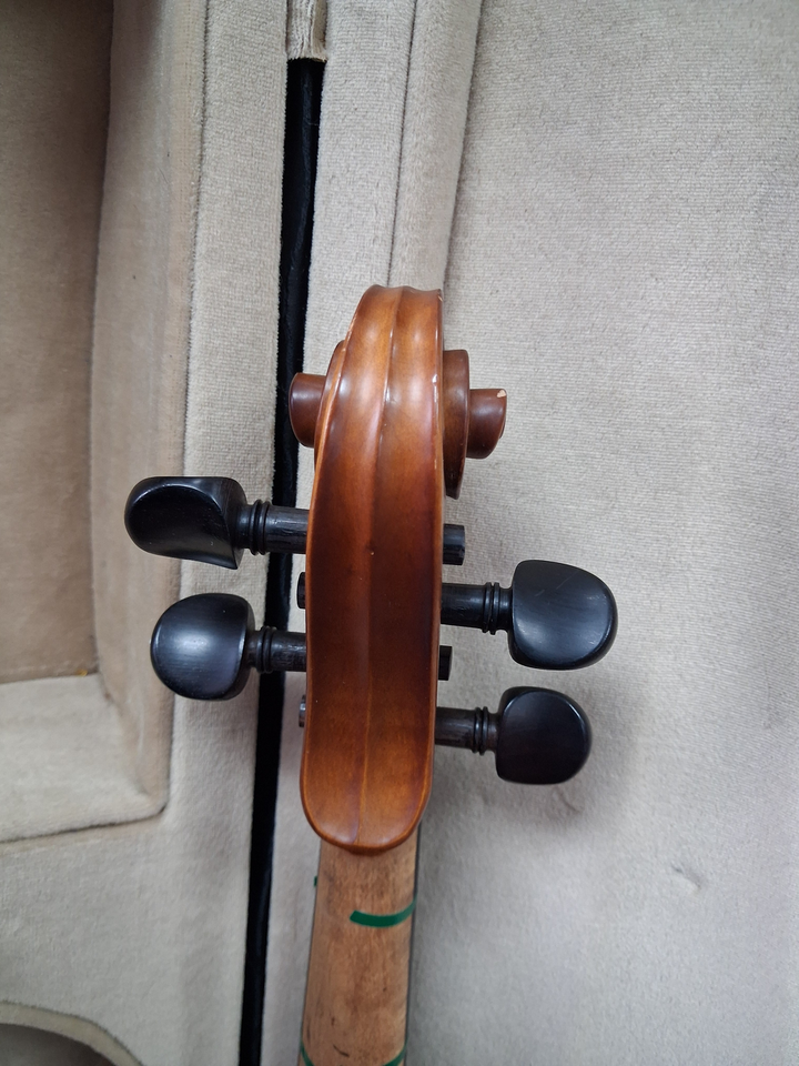 Used Sandner Model 40015 15" Viola - With Case and Bow headstock, back