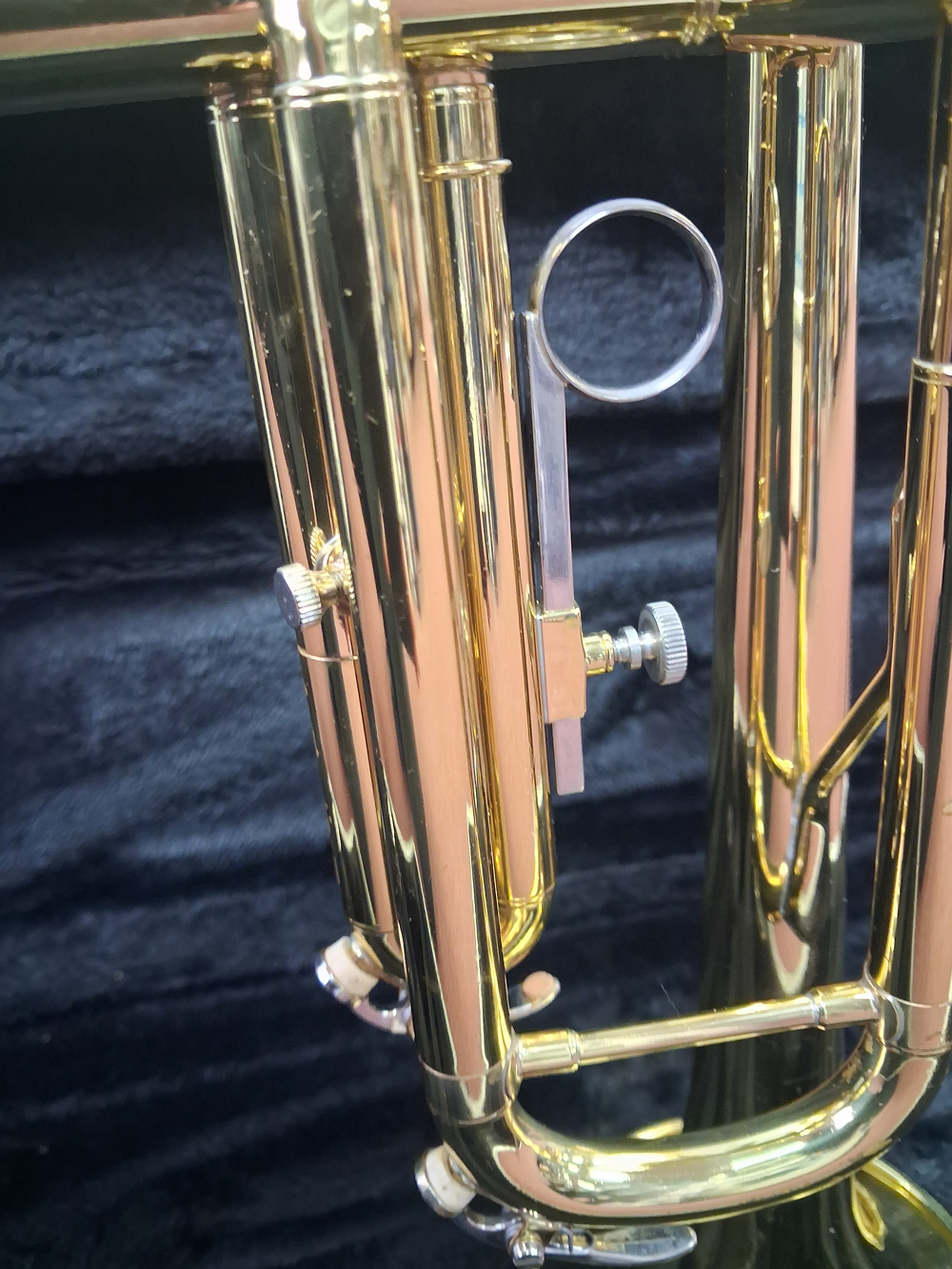 Used Bundy Bundy III Student Bb Trumpet - With Hardshell Case and Mouthpiece — Detail 3
