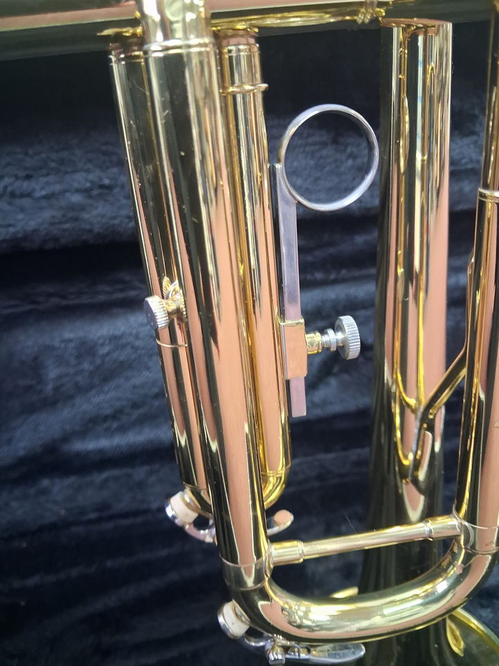 Used Bundy Bundy III Student Bb Trumpet - With Hardshell Case and Mouthpiece — Detail 3