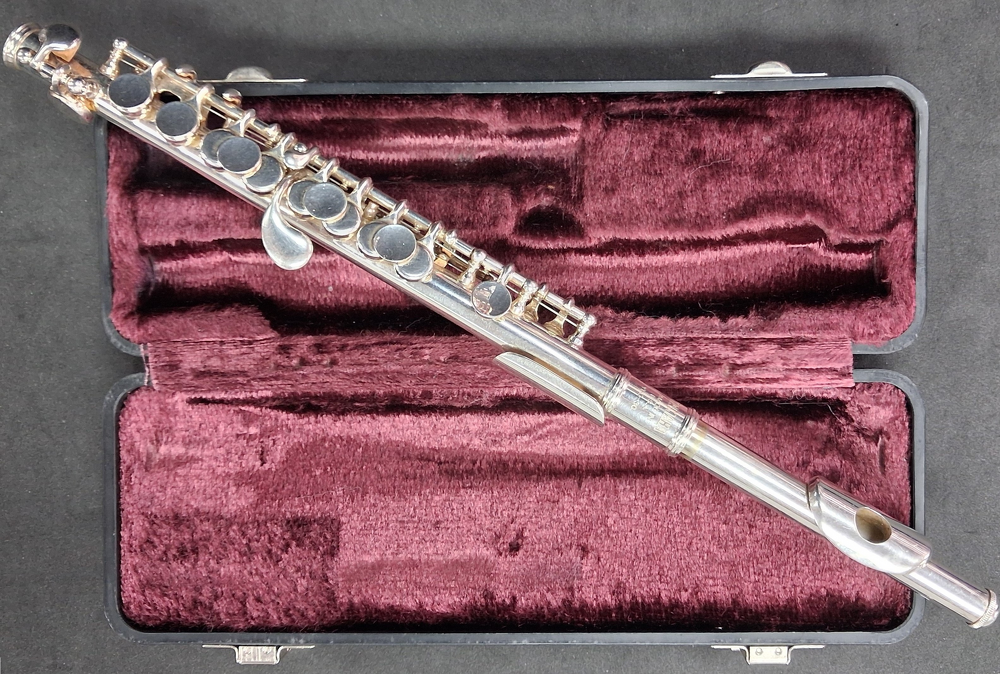 Used Yamaha YPC-30 Metal Piccolo - With Hardshell Case — front angle