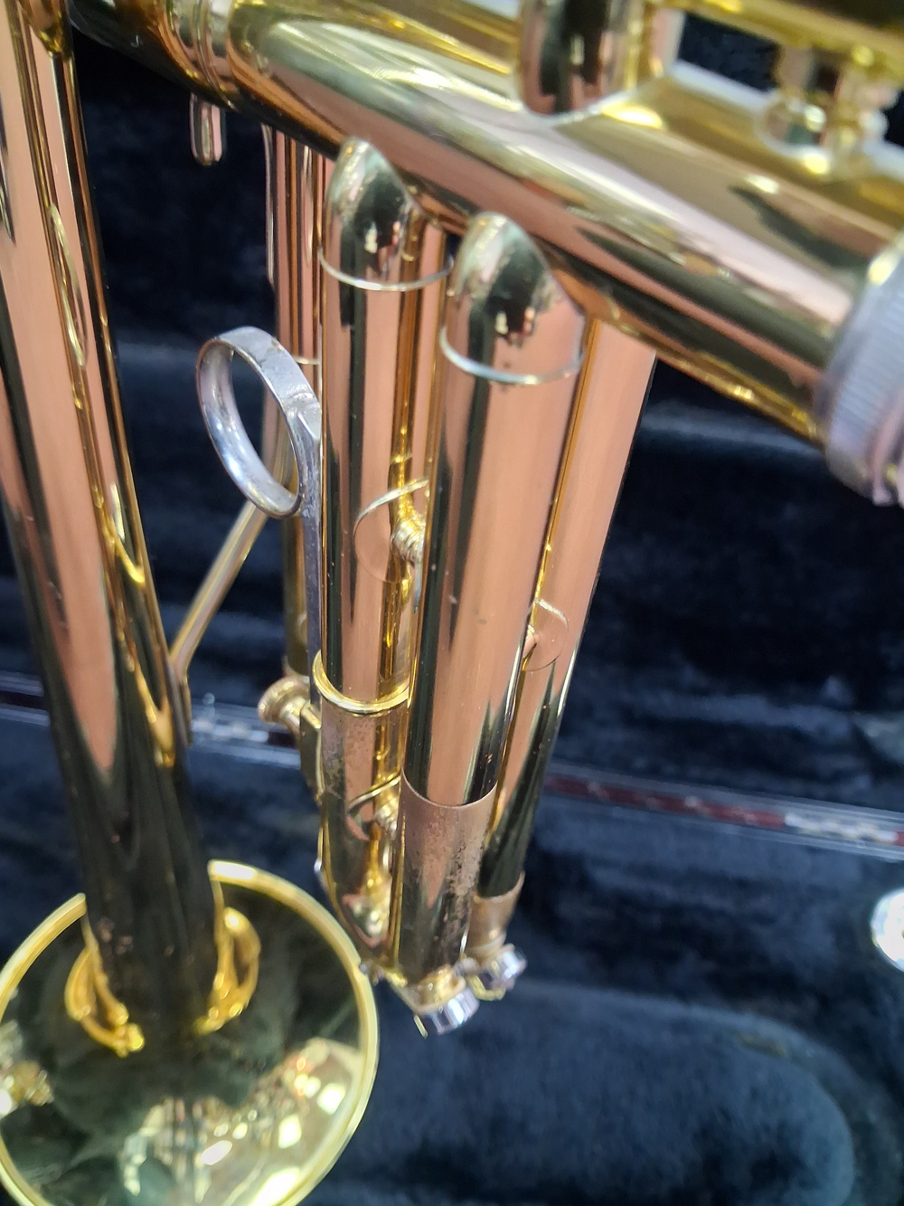 Used King Model 600 Bb Trumpet - With Hardshell Case and Mouthpiece — Detail 2