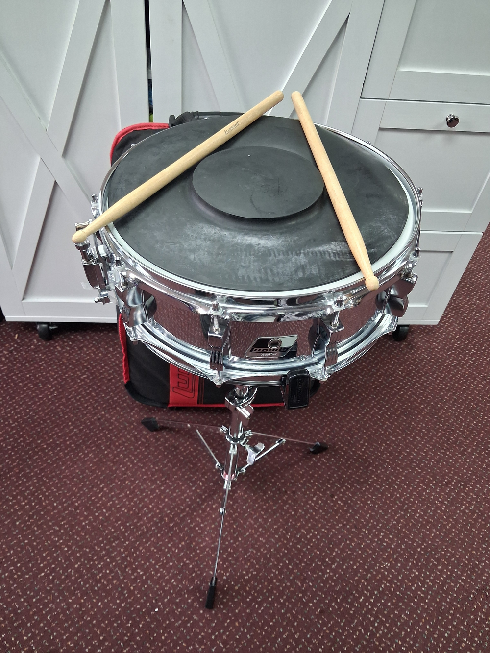 Used Ludwig LM2477RBR Snare Drum Kit - With Rolling Case