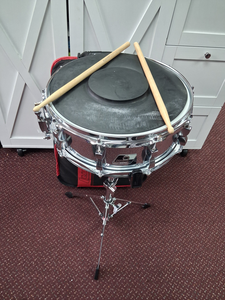 Used Ludwig LM2477RBR Snare Drum Kit - With Rolling Case
