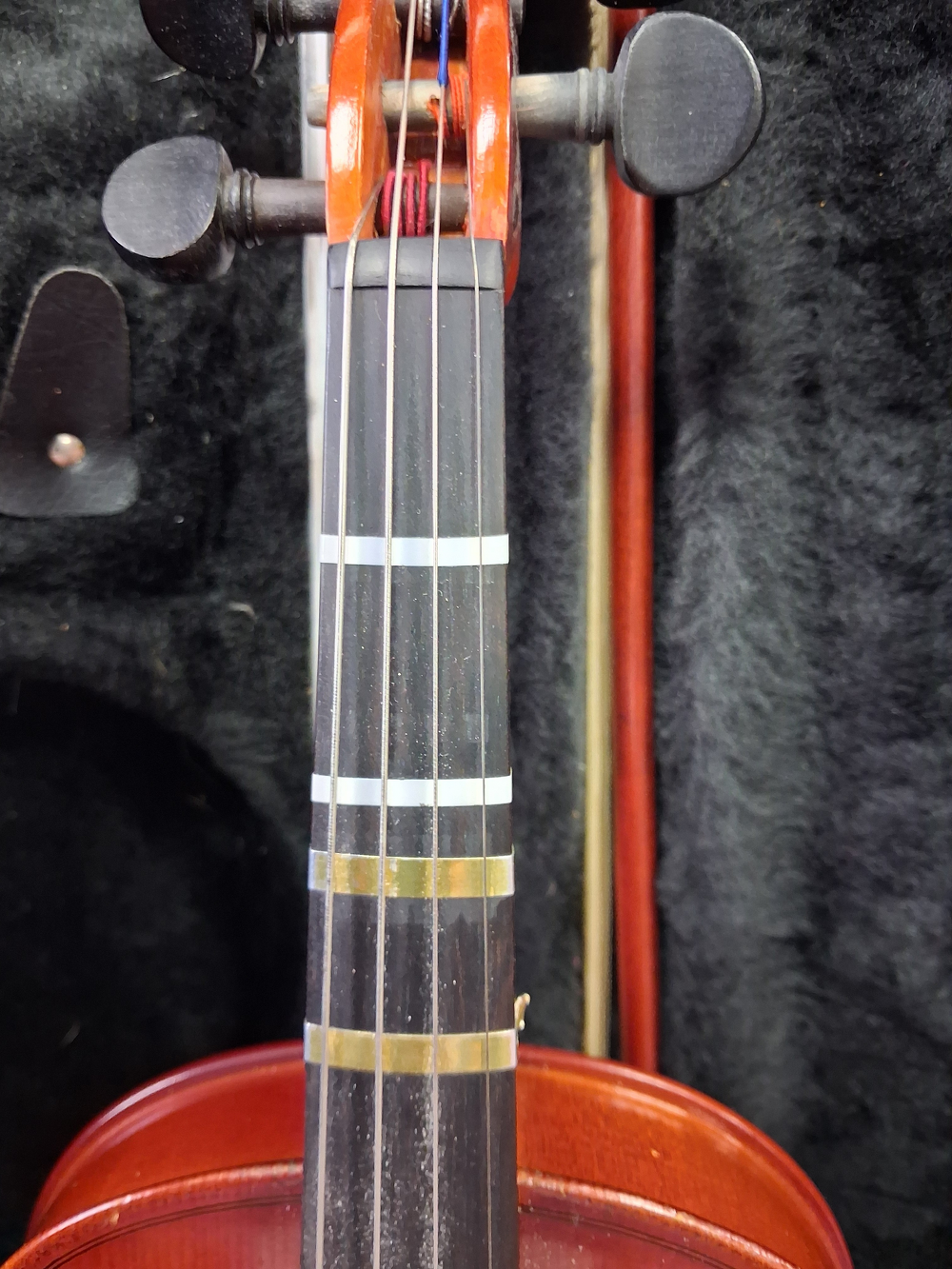 Used Otto Bruckner Model 400124 1/2 Size Student Violin - With Case and Bow — Detail 1