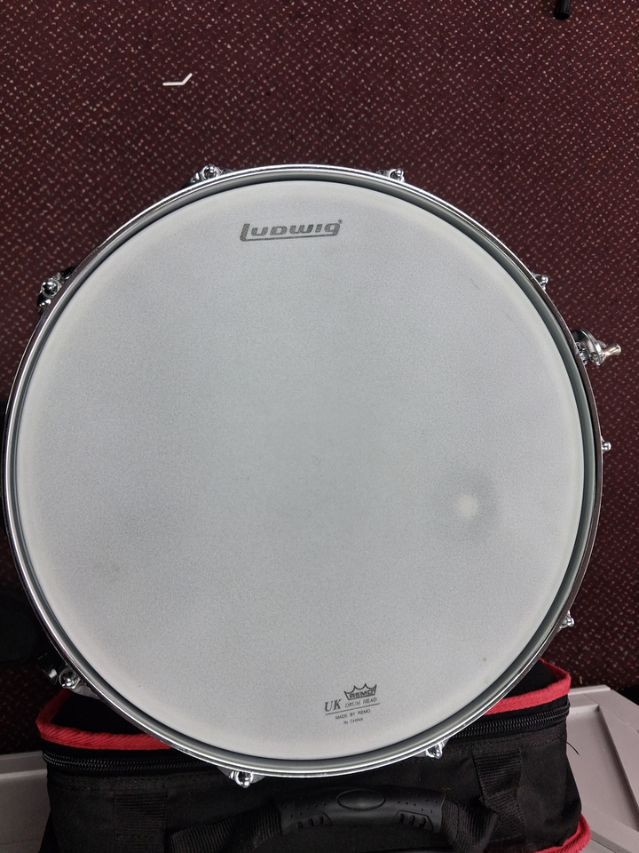 Used Ludwig LM2477RBR Snare Drum Kit - With Rolling Case