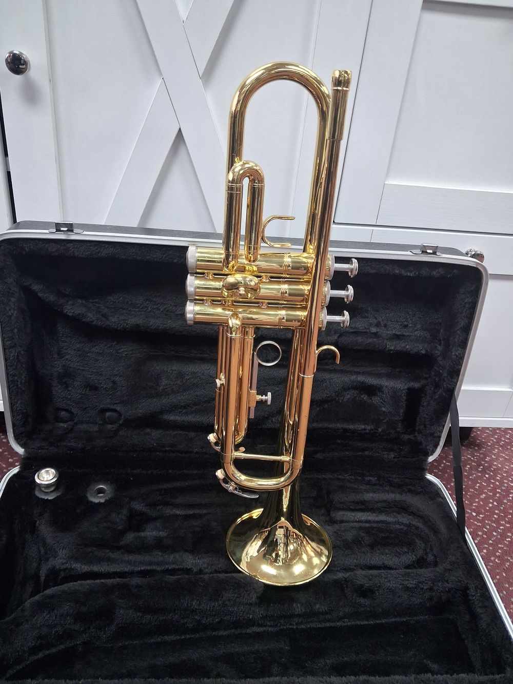 Used Bundy Bundy III Student Bb Trumpet - With Hardshell Case and Mouthpiece — Side 2
