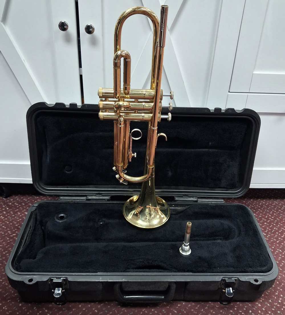 Used Selmer Bach Model 1530 Bb Trumpet - With Hardshell Case and Mouthpiece — Front 1