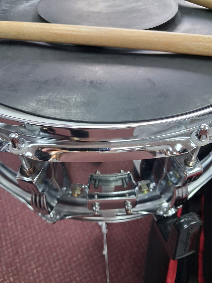 Used Ludwig LM2477RBR Snare Drum Kit - With Rolling Case