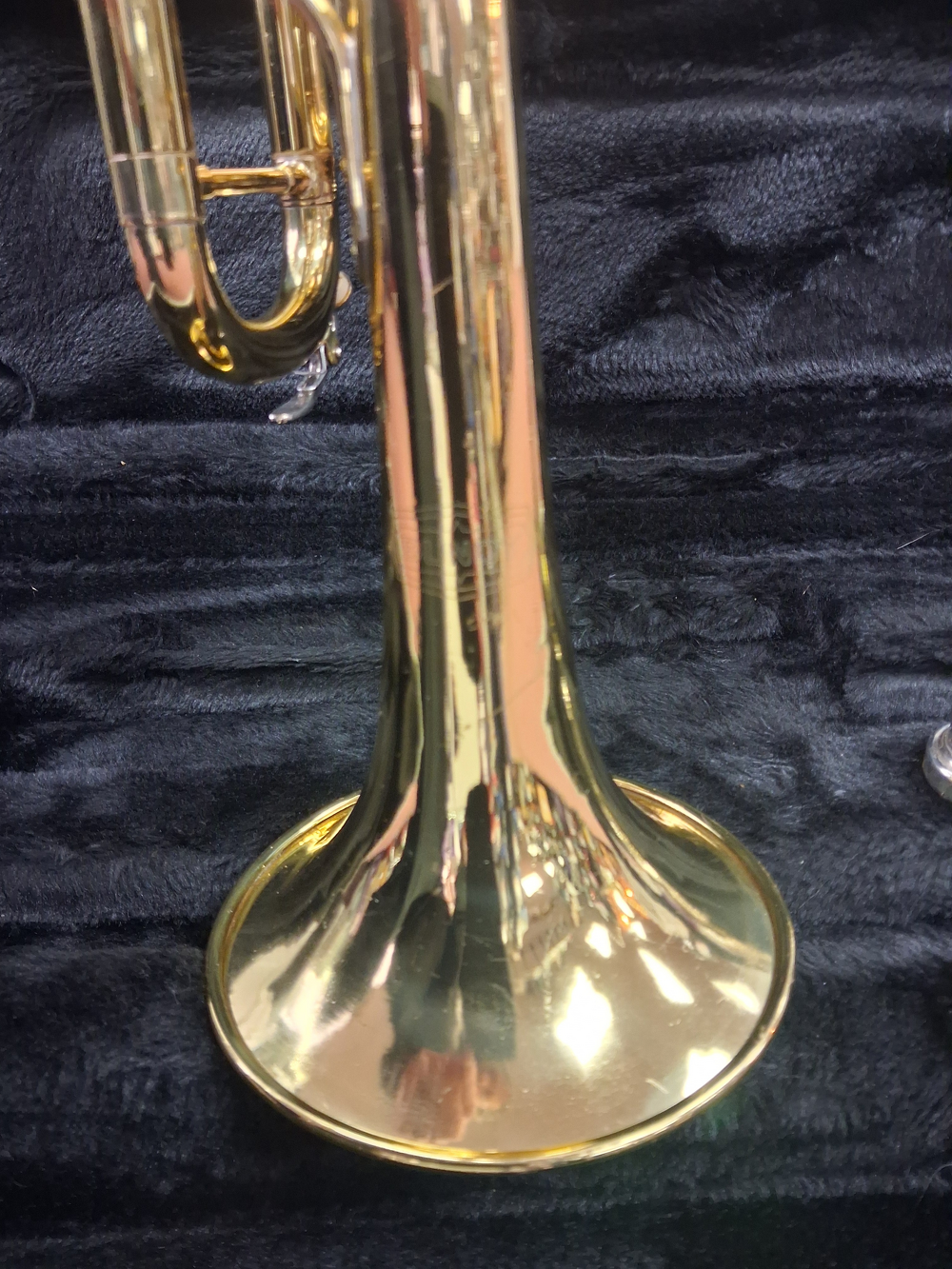 Used Bundy Bundy III Student Bb Trumpet - With Hardshell Case and Mouthpiece — Detail 4