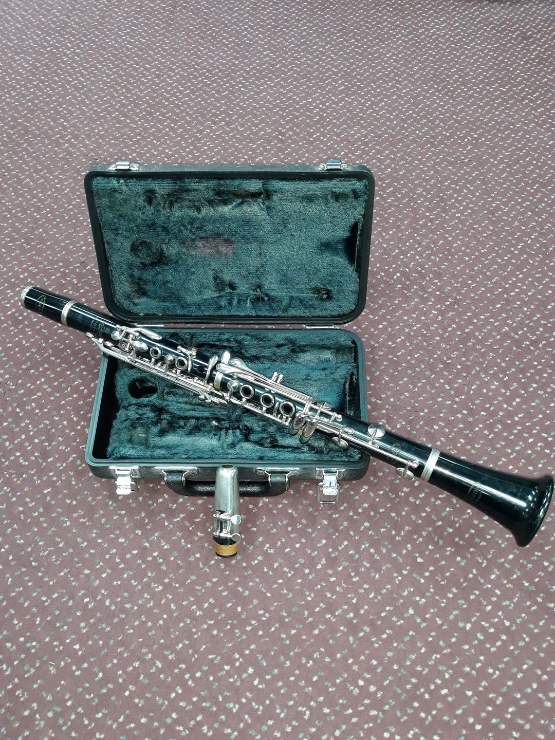 Used Vito Bb ABS Resin Clarinet - With Case and Mouthpiece. 5