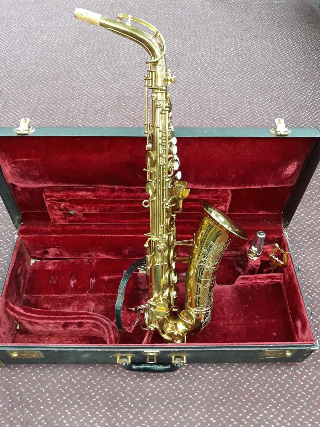 Used Buescher Aristocrat Big "B" Series II Brass Lacquer Alto Saxophone