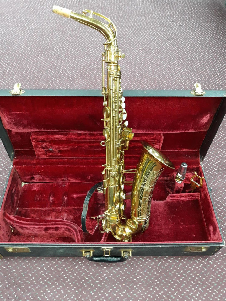 Used Buescher Aristocrat Big "B" Series II Brass Lacquer Alto Saxophone
