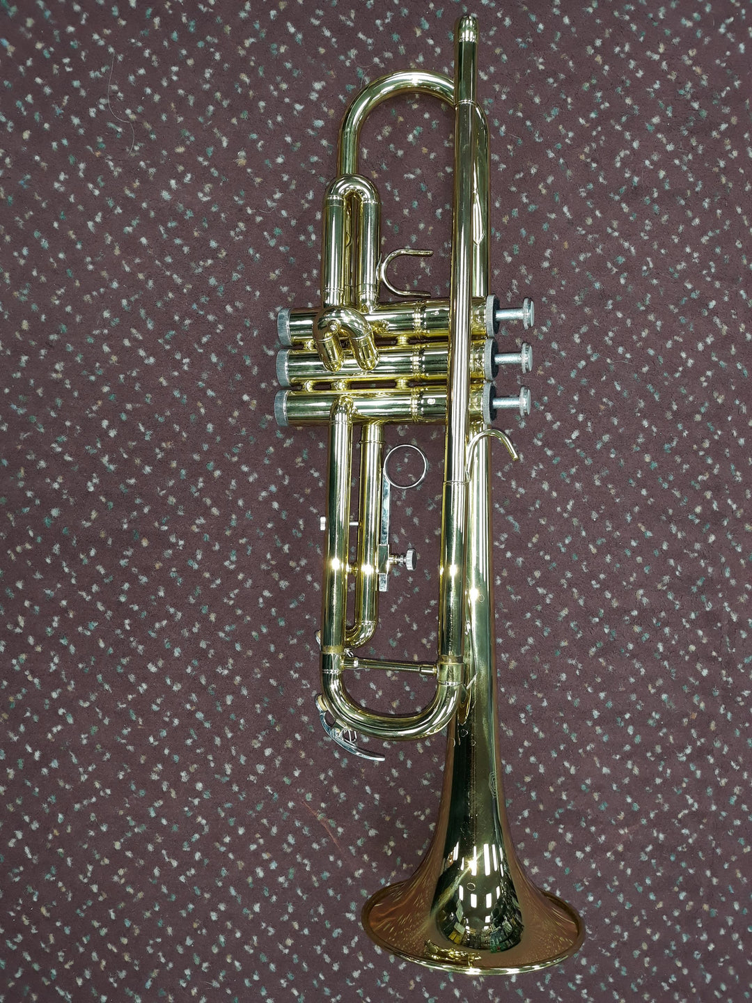 Used Bundy III Bb Brass Trumpet - With Hard Shell Case and Blessing 7C Mouthpiece 4