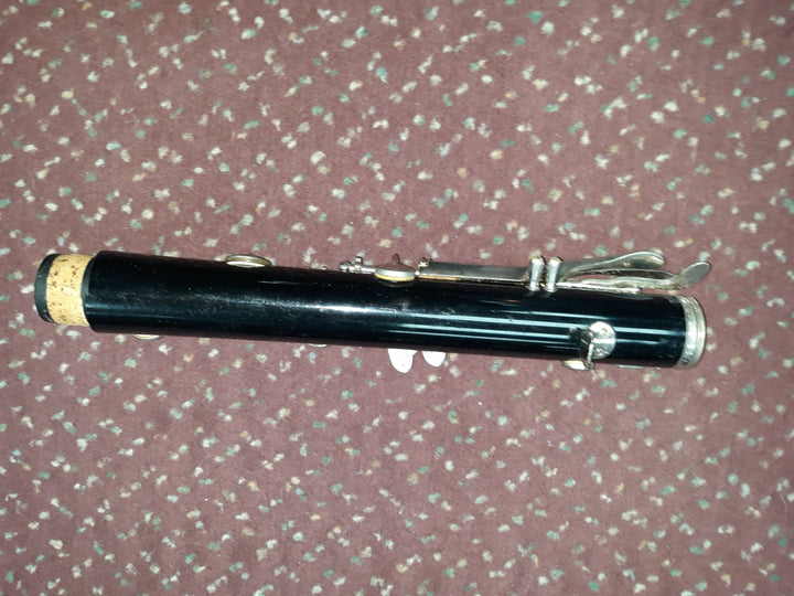 Used Vito Bb ABS Resin Clarinet - With Case and Mouthpiece. 2