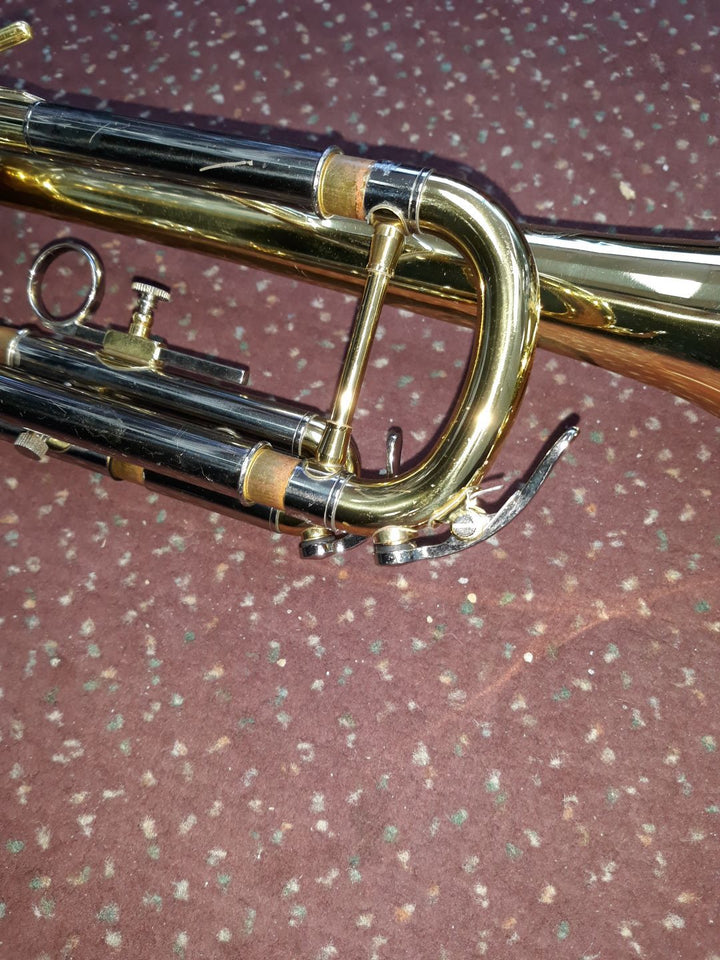 Used Jupiter JTR-600 Bb Brass Trumpet - With Hardshell Case and Mouthpiece 2