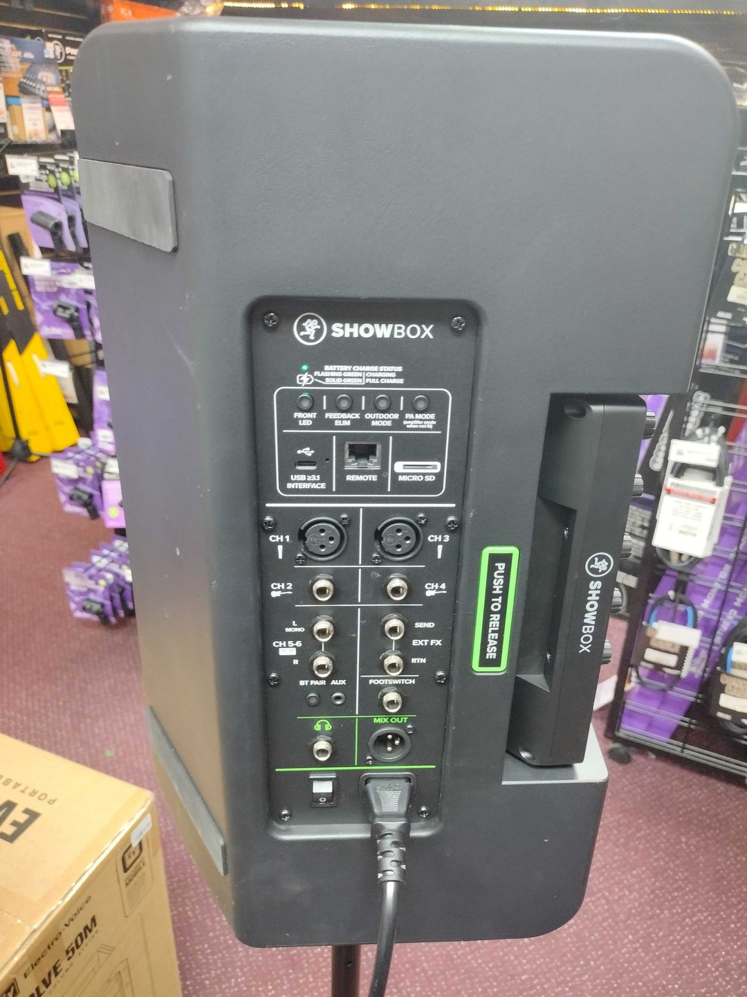 Mackie ShowBox Battery Powered All-In-One Performance Rig - With Breakaway Mix Control (B-Stock)