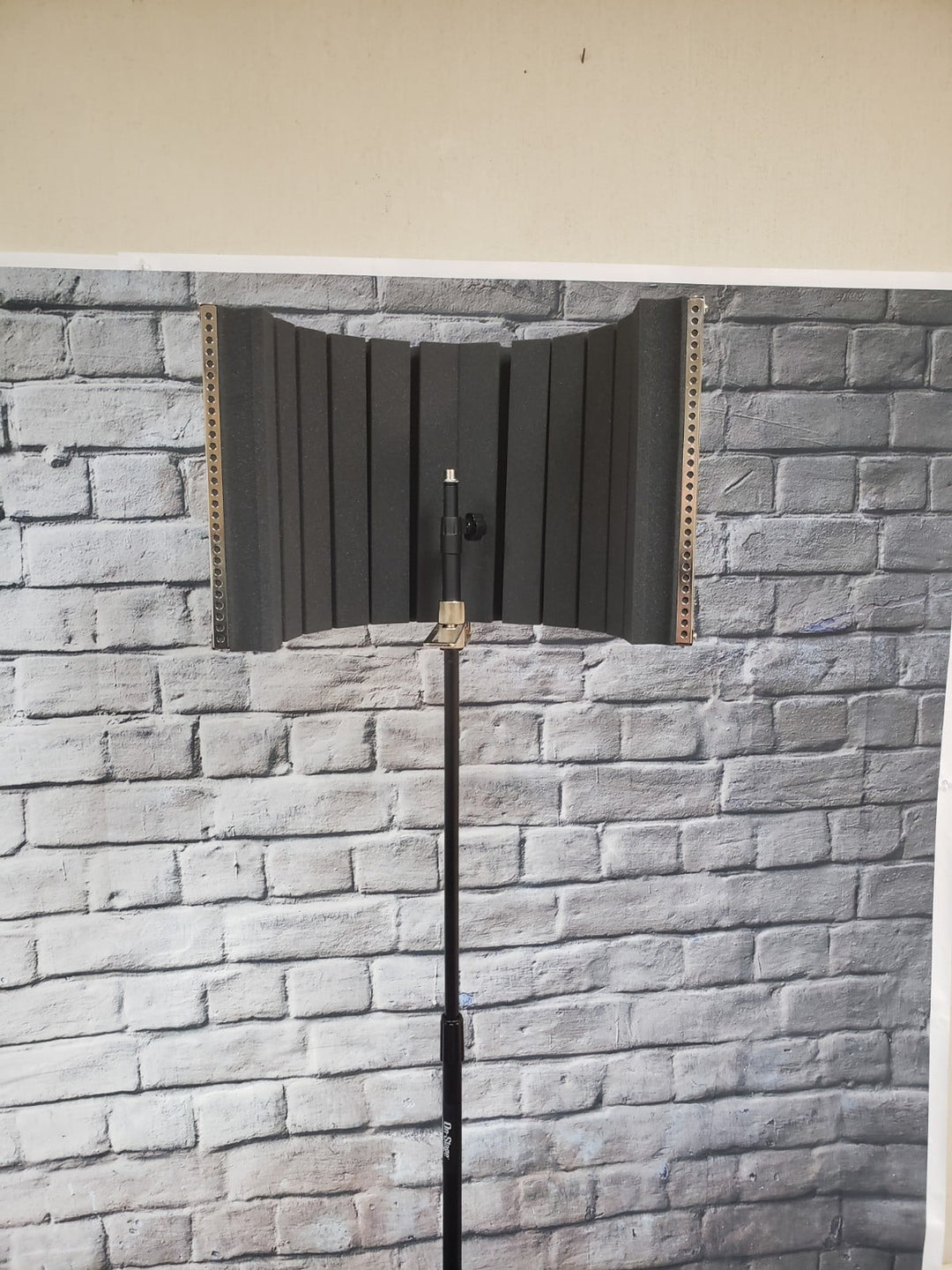 Proformance PS70 Acoustic Vocal Foam Shield 2