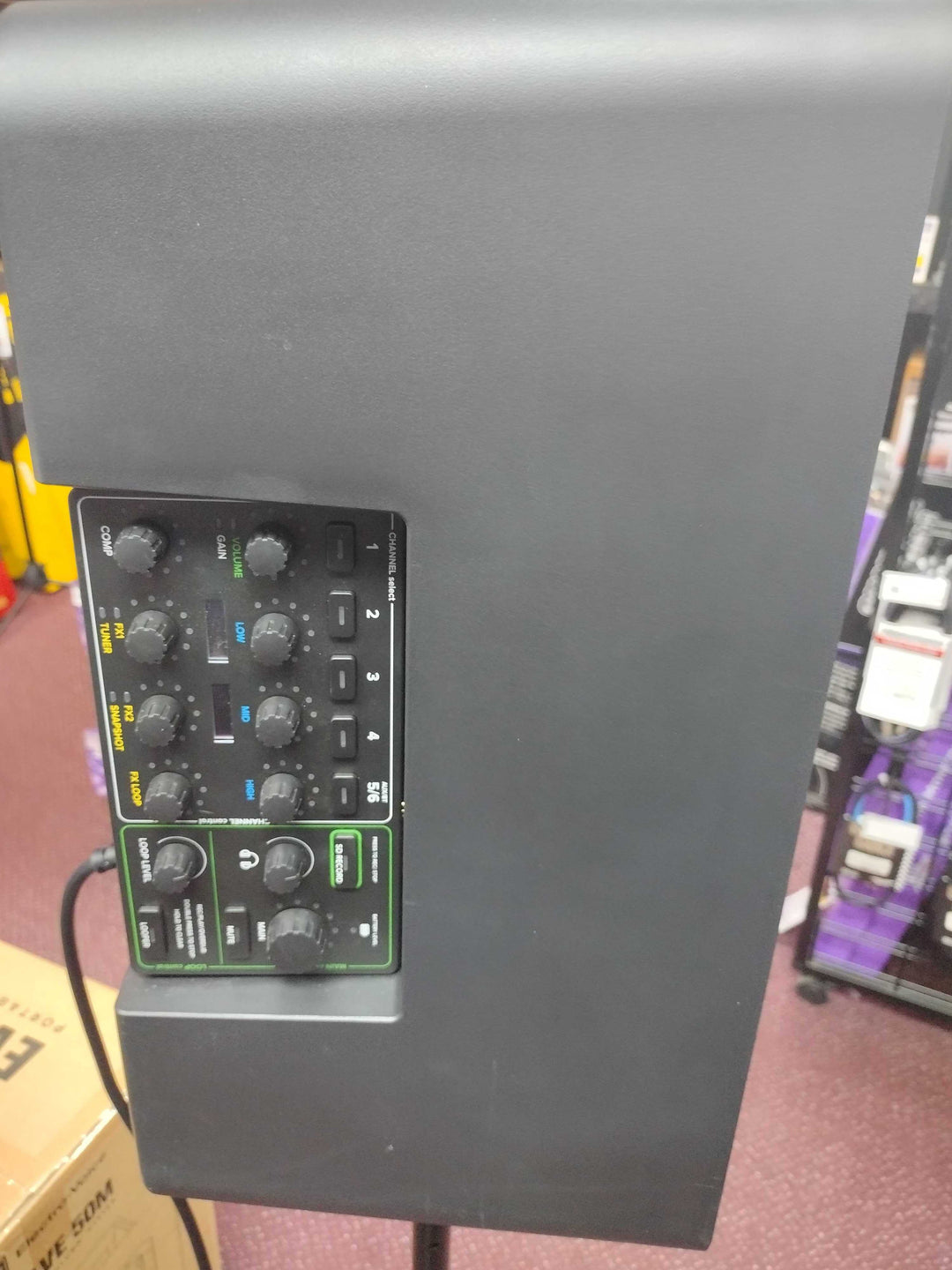 Mackie ShowBox Battery Powered All-In-One Performance Rig - With Breakaway Mix Control (B-Stock)