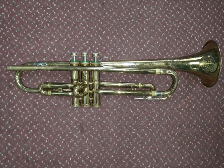 Used Holton Collegiate Bb Trumpet - With Original Case and Mouthpiece 2