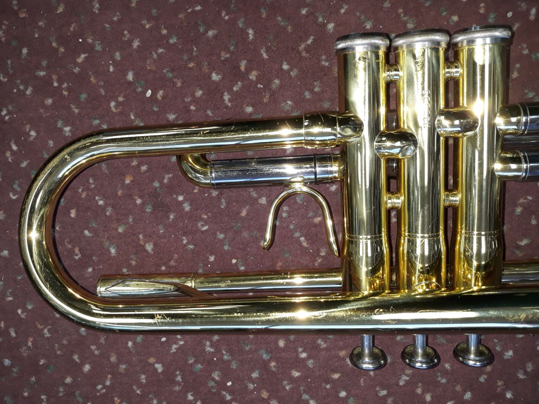 Used Jupiter JTR-600 Bb Brass Trumpet - With Hardshell Case and Mouthpiece