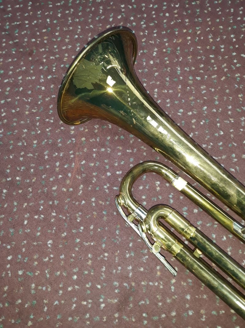 Used Holton Collegiate Bb Trumpet - With Original Case and Mouthpiece 4