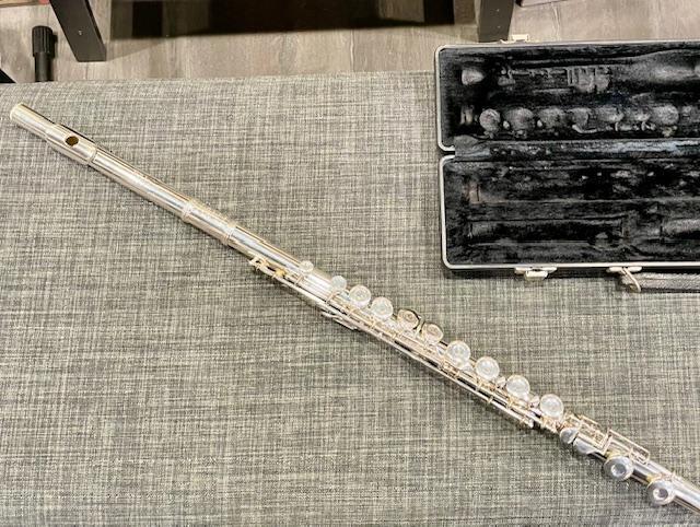 Used Gemeinhardt Entry Level Silver-Plate Flute - With Case and Rod